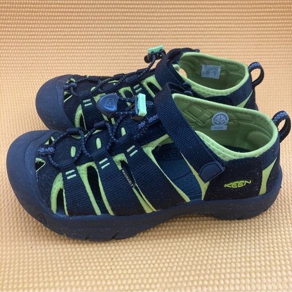 Keen Newport H2 Black & Lime Green Sport Sandals. Boys Size 4 - Picture 3 of 8